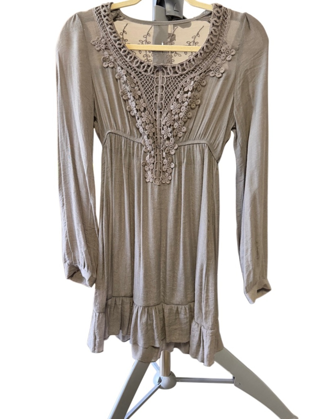 Charming Charlie Boho Crochet Yoke Long Sleeve Tunic - Gray